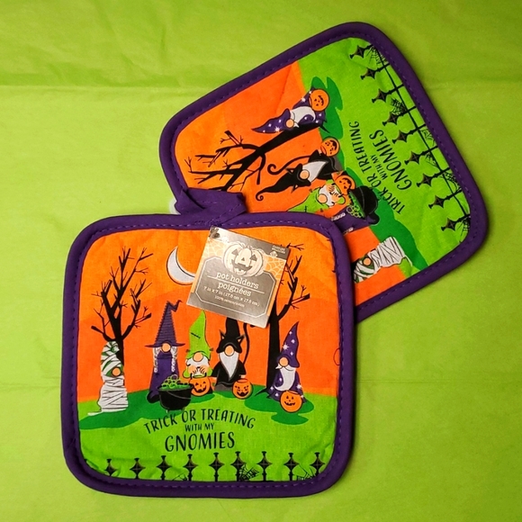 ❤️NWT SPOOKY GNOME - TRICK OR TREAT - POT HOLDER DUO HALLOWEEN DECOR - Picture 1 of 5